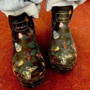 Super cute navy blue butterfly rain boots!
